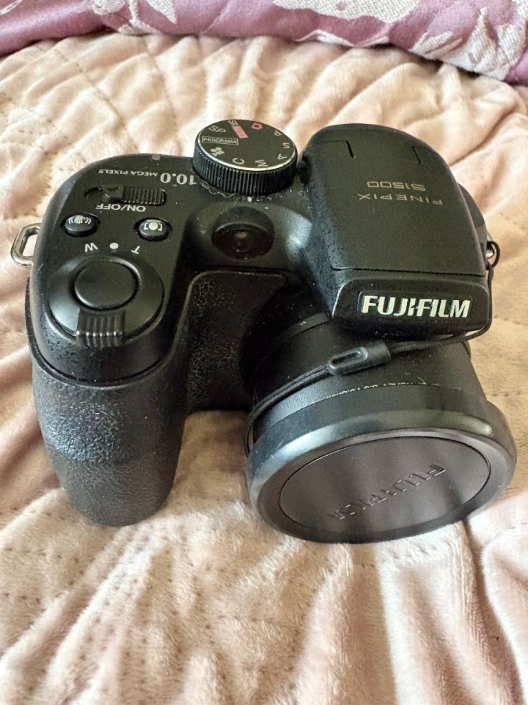 2 x fujifilm finepix digital cameras 