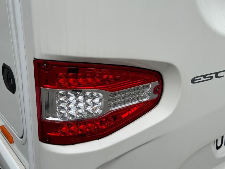 SWIFT ESCAPE 695 - 2017