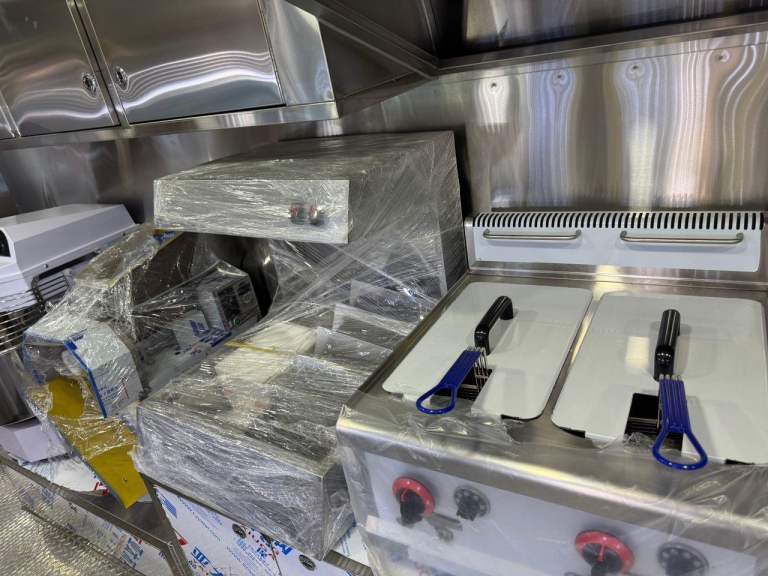 Brand- New -Premium Food Truck 7 m-Fully Equipped & Ready for any Cuisine