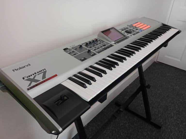 Roland Fantom X7 Workstation/Synthesizer – Good Condition
