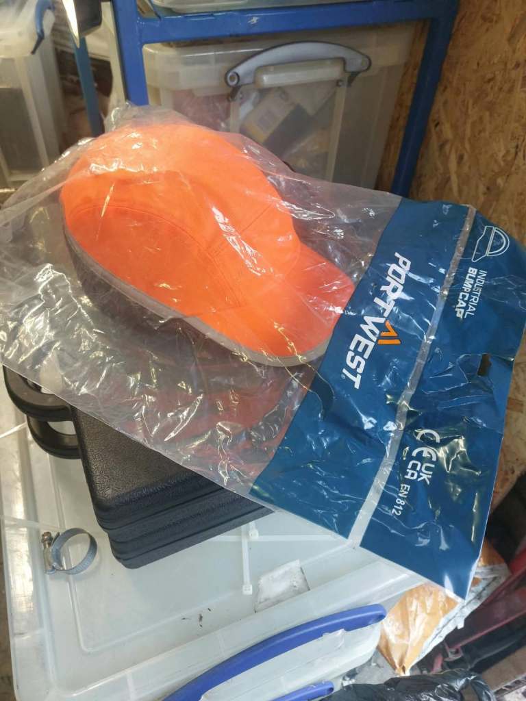 15 Hi vis hat caps 