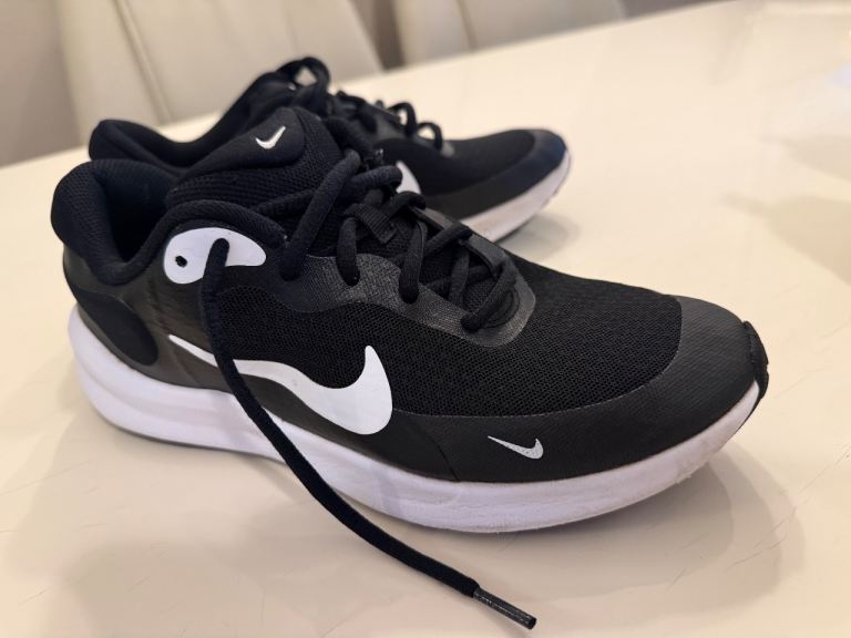 Nike Trainers Kids Junior Black & White - Excellent Condition