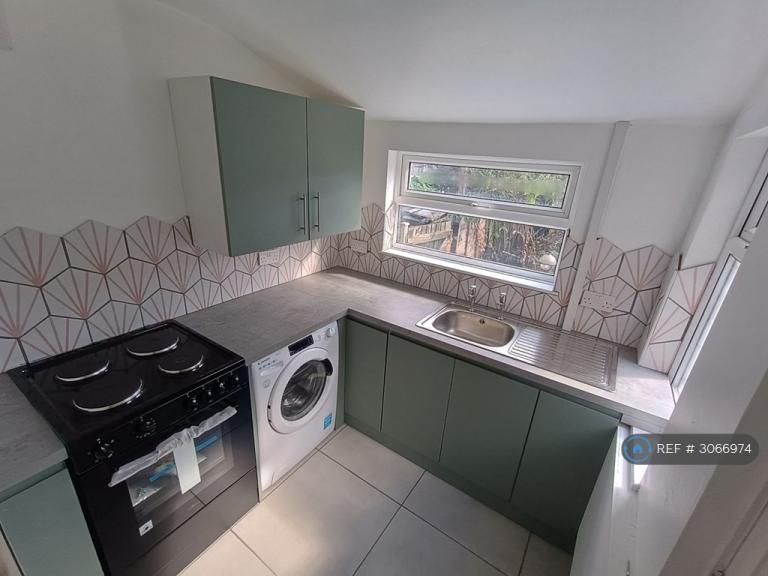 2 bedroom house in Clarence St, Nuneaton, CV11 (2 bed) (#3066974)