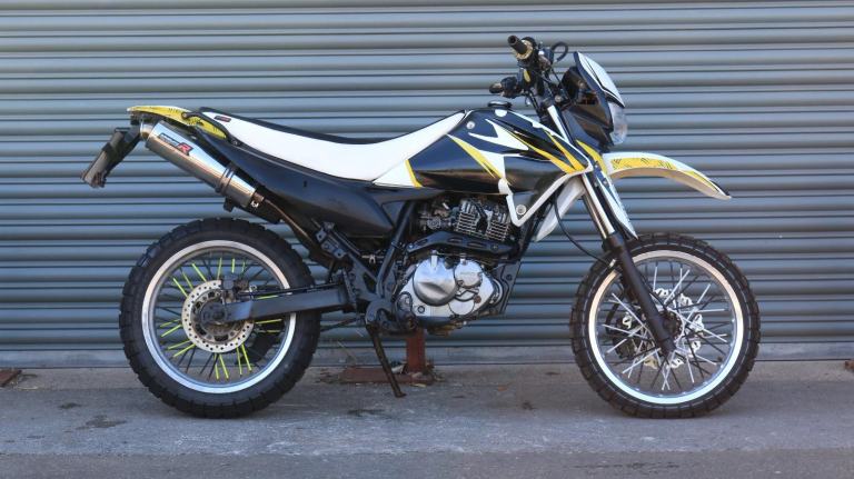 Suzuki DR125 SM 2011