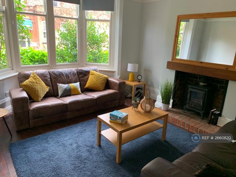 6 bedroom house in Daneshill Road, Leicester, LE3 (6 bed) (#2660820)