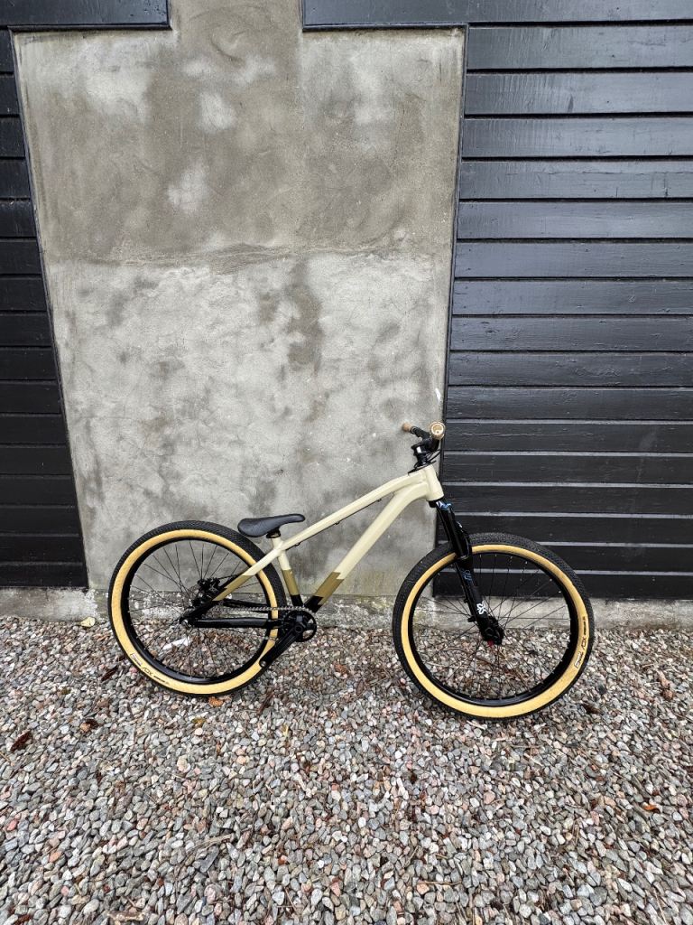 Polygon Trid dirt jump bike 