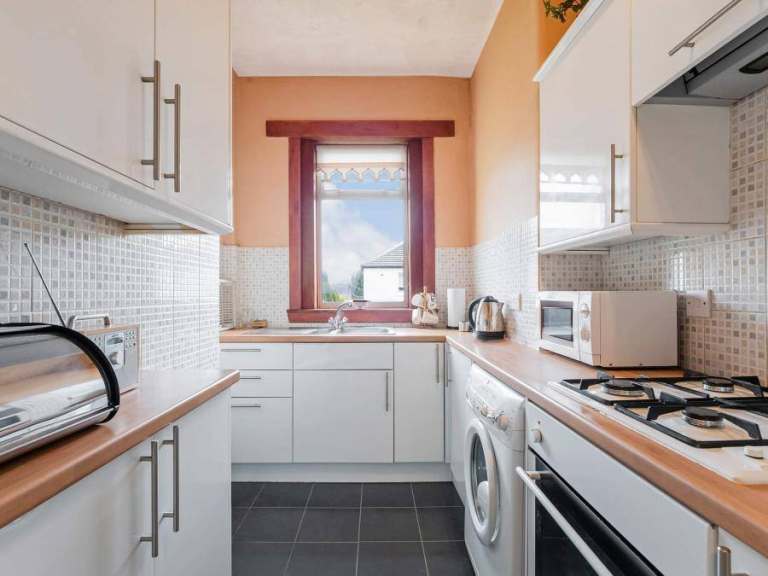 2 Bed Flat, Harport Street, G46, Renovated June 2026, Near School, Motorway & Train station