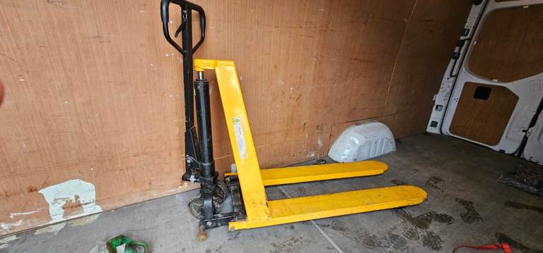 High lift pallet truck 