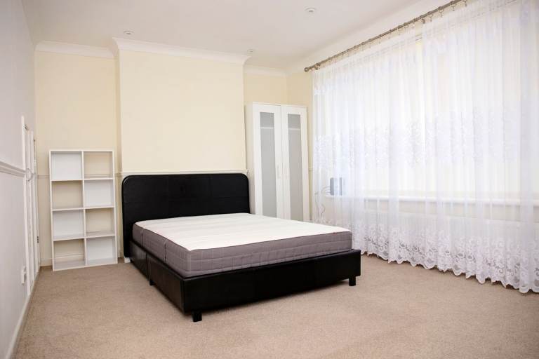 Double Room to Rent in Parkstone - Couples Welcome