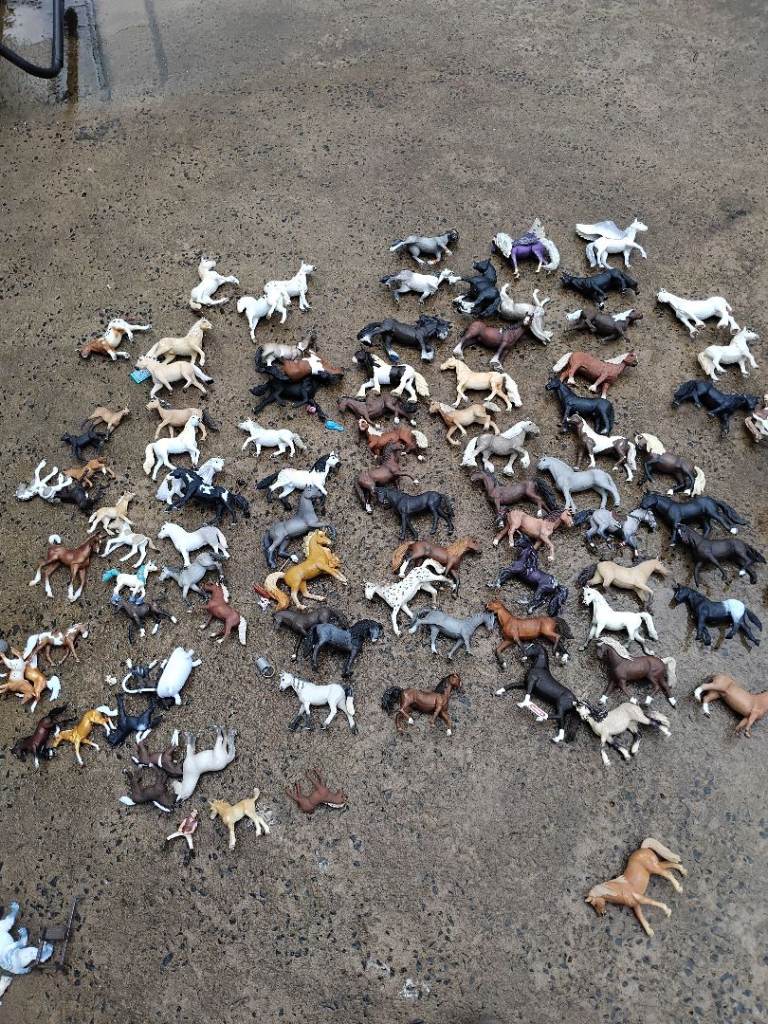Large Bundle of Schleich Toy Animals and Farm Building