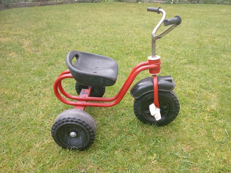 Child's Red Tricycle – Classic Design, Good Condition
