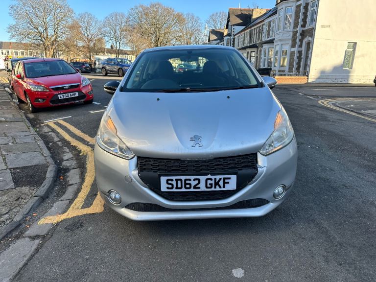 Peugeot, 208, Hatchback, 2012, Manual, 1199 (cc), 3 doors