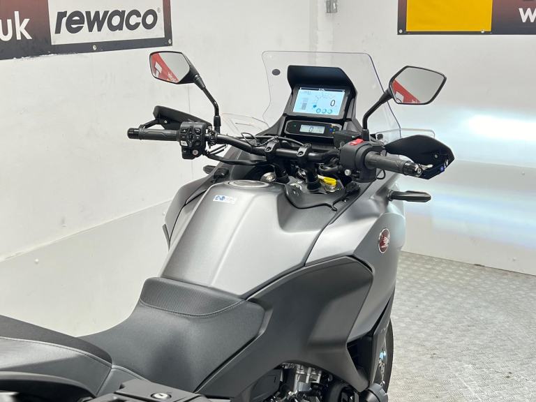2022 72 Honda NT1100 Manual - 4700 miles