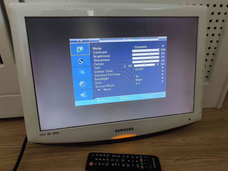 TV Samsung 19" HDMI Digital Freeview