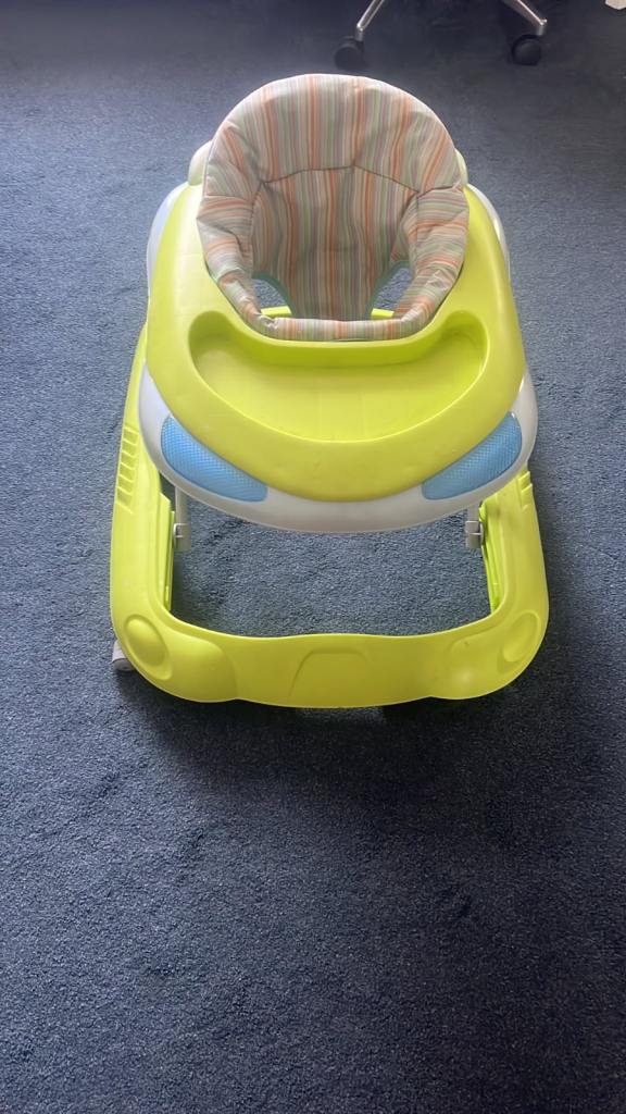 🔹 Baby Walker – Excellent Condition 🔹 