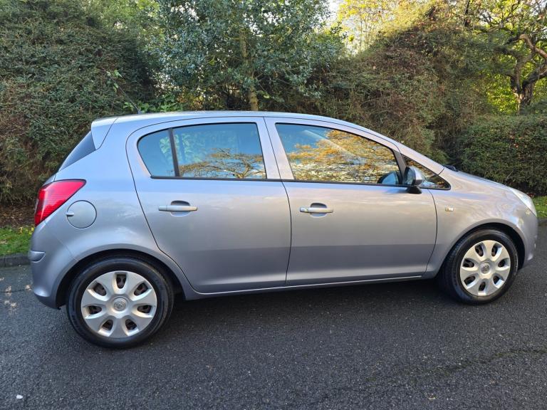 VAUXHALL CORSA 1.4 16v (A/C) EXCLUSIV - AUTOMATIC - 5 DOOR - SILVER *LOW MILES*
