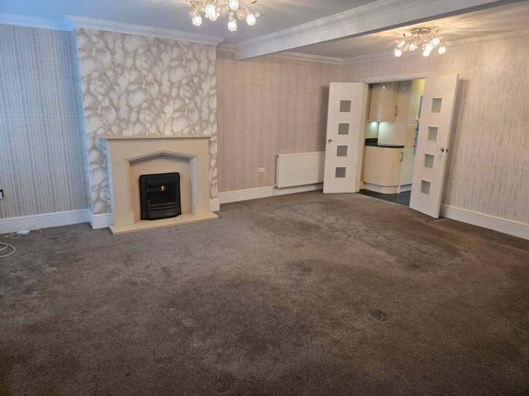 3Bed Semi-Detached House to rent in Watford - Eastfield Avenue