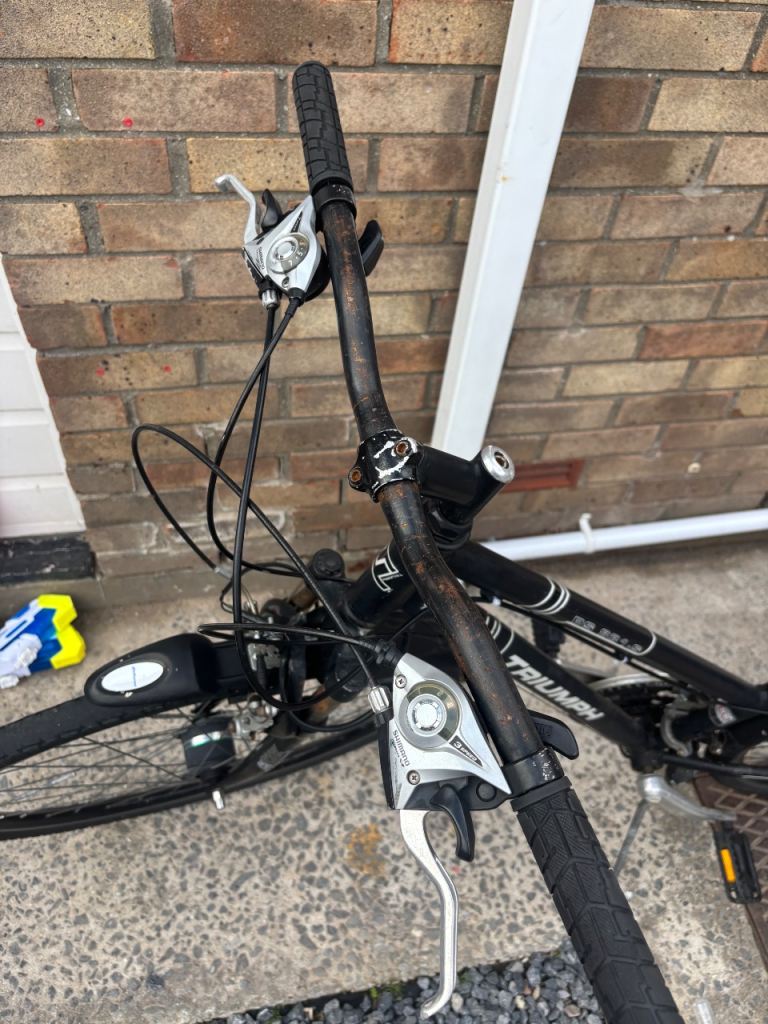 Triumph Hybrid Bike – 21 Speed Shimano Gears 