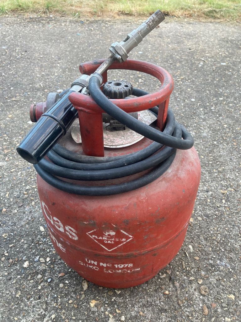 Propane Gas Torch with Regulator / hose  including free gas canister