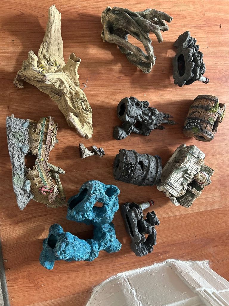 Various  fish  tank aquarium ornaments - 5 pounds each 