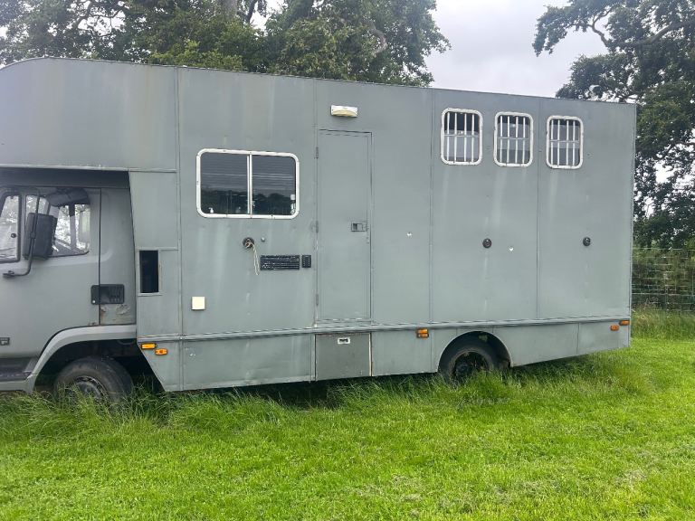 Horse box