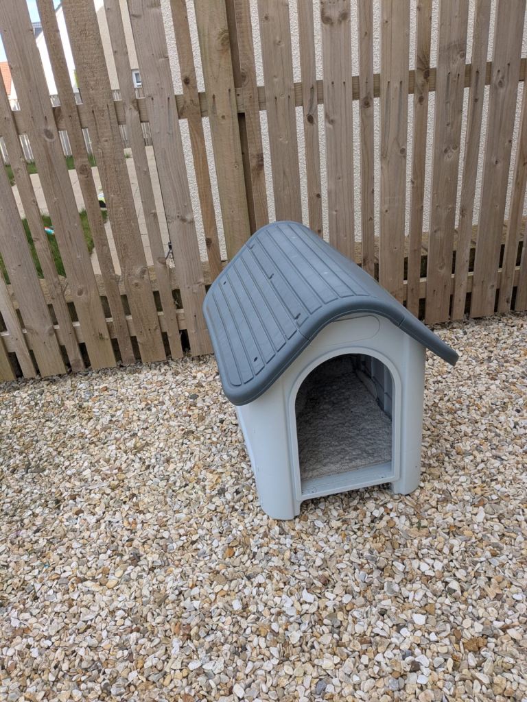 Dog kennel - plastic 