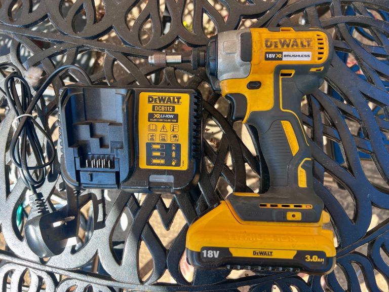 REDUCED. Dewalt DCF887 18v impact driver