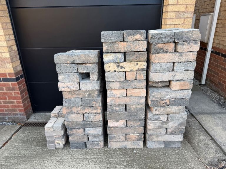 Reclaimed concrete blocks for building use