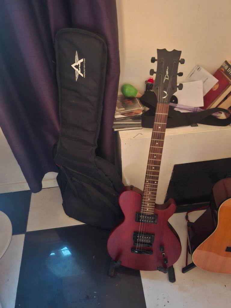 Dean evoElectric Guitar with Soft Case – Top Condition