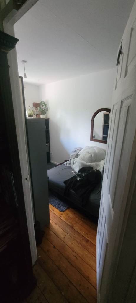 Bright single funished room