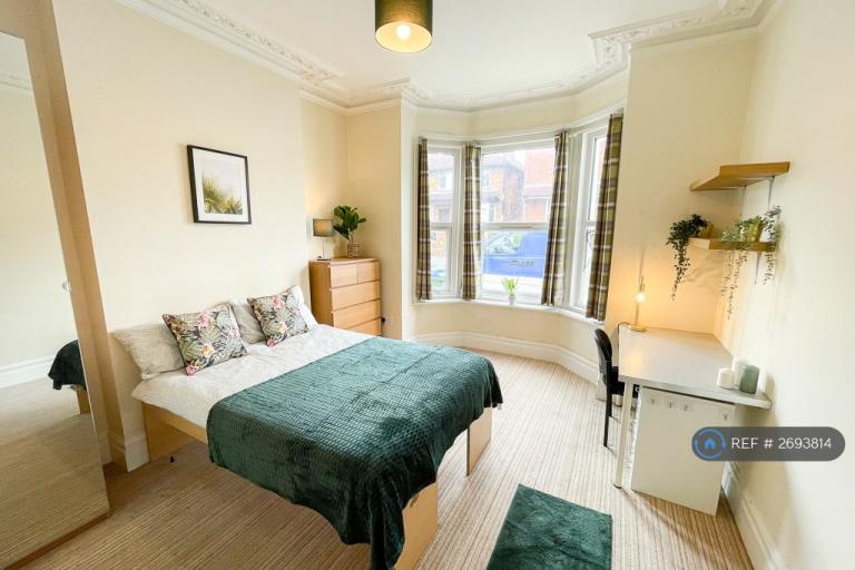 6 bedroom house in Cambridge Road, Southampton, SO14 (6 bed) (#2693814)