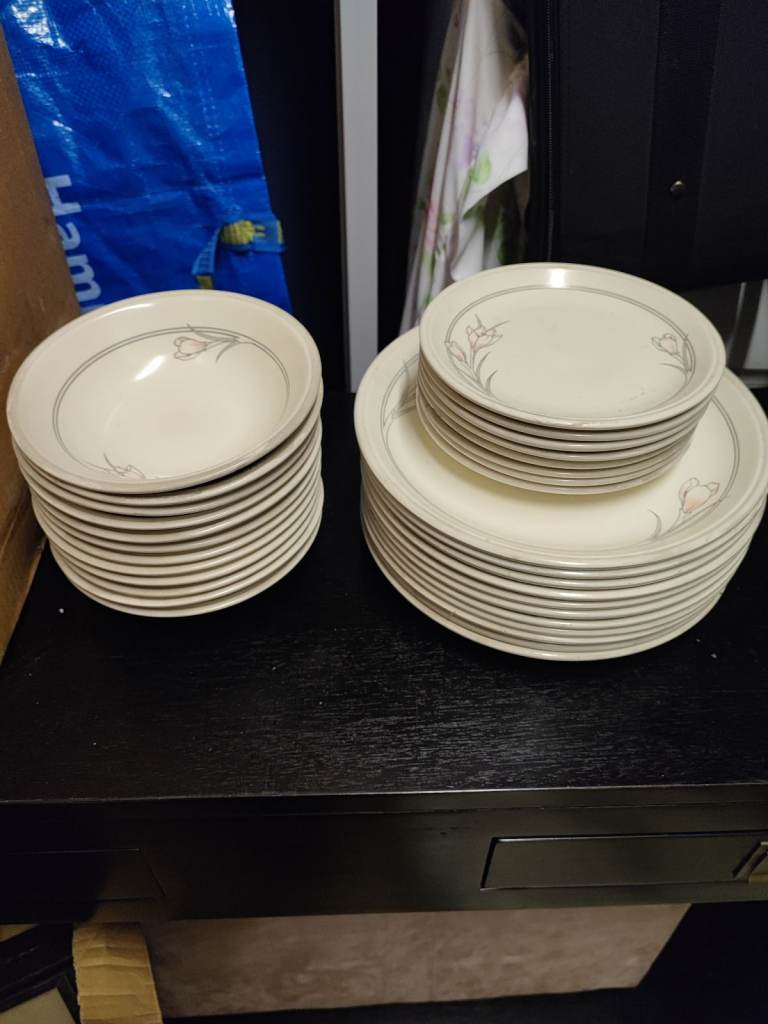 Bolton's Spring Bouqet Dinner Plates