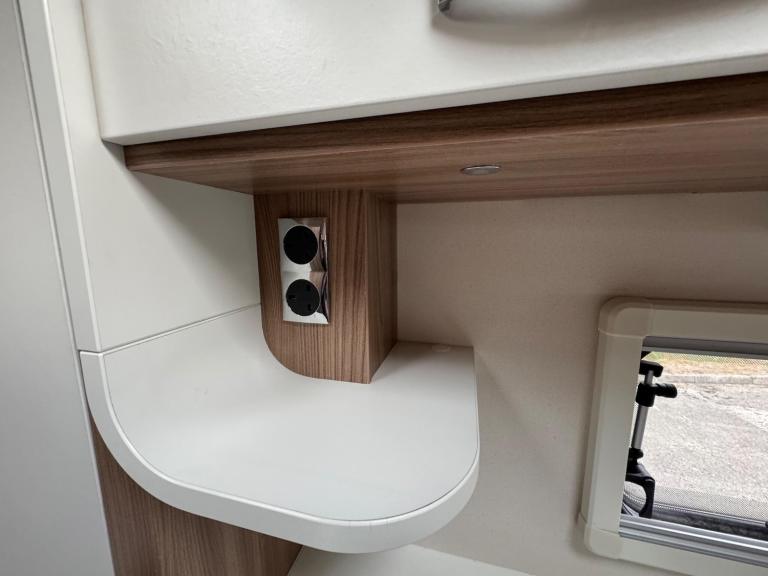 SWIFT ESCAPE 695 - 2017