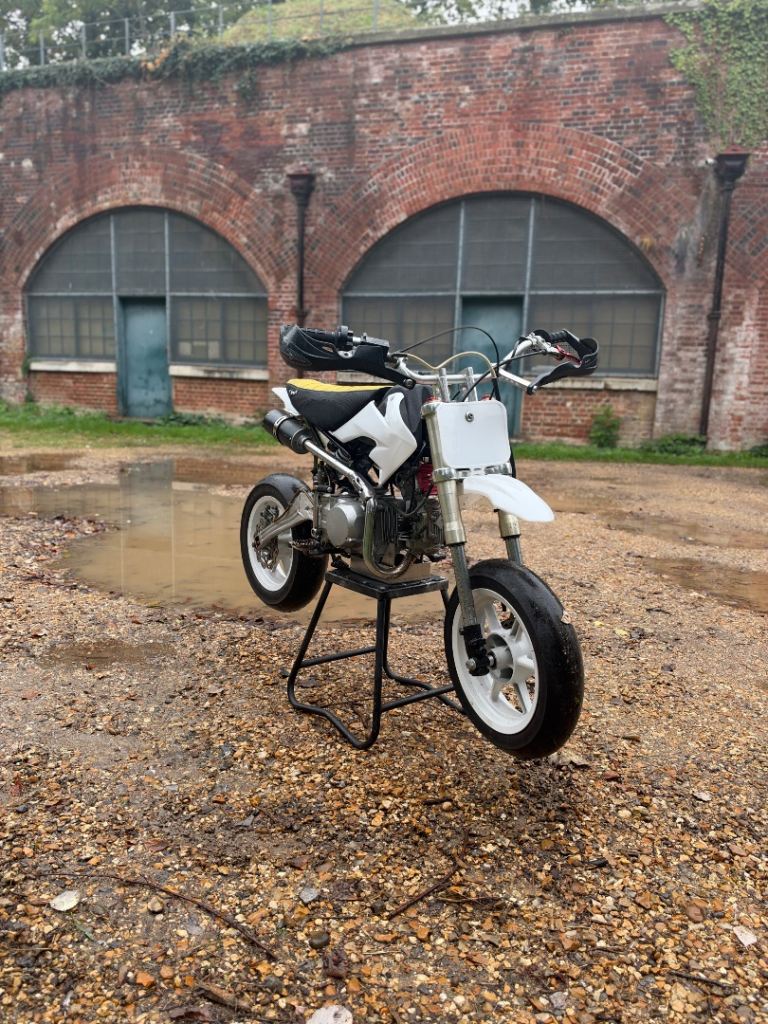 Race track pitbike 