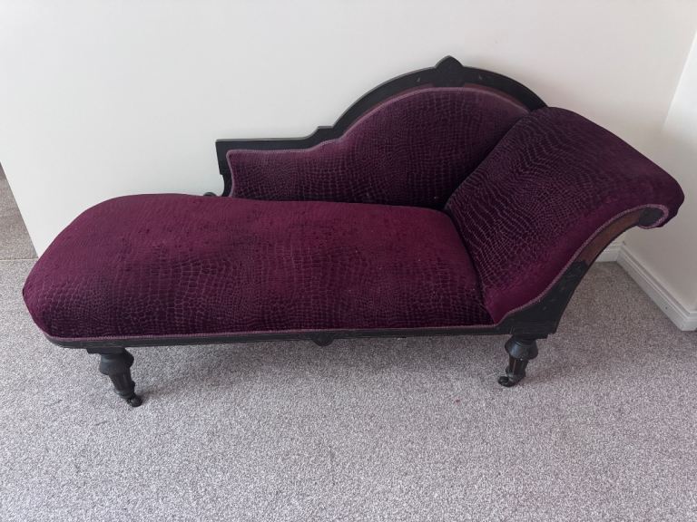 Chaise lounge and matching seats