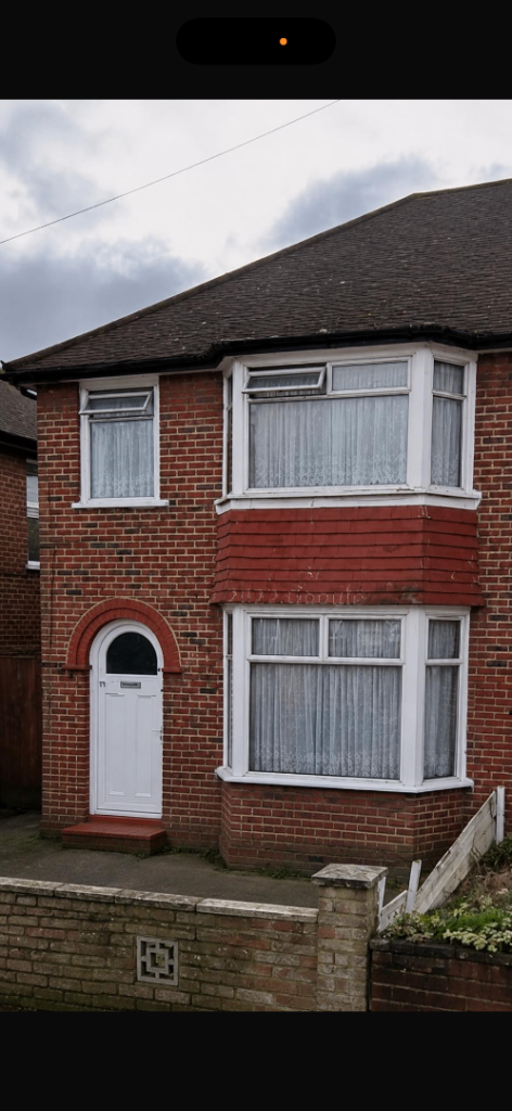 3 bedroom house with large garden and parking 
