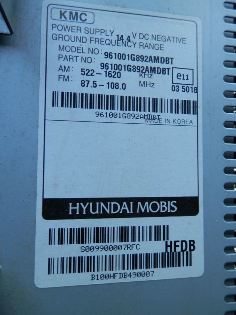 Kia radio/CD  player.