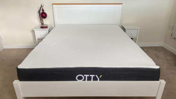 Like New OTTY Original Hybrid Mattress - Small Double - MUST GO by May 7 by 5pm