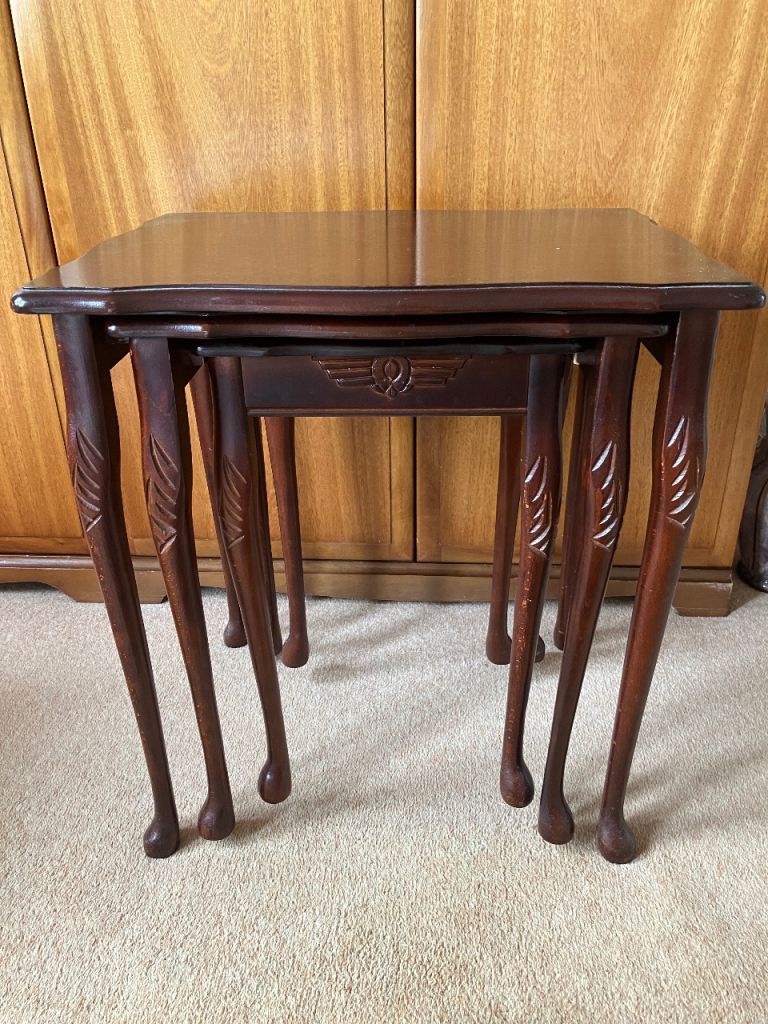 Vintage Nest of 3 Tables – Queen Anne Cabriole Style (Mahogany Finish)
