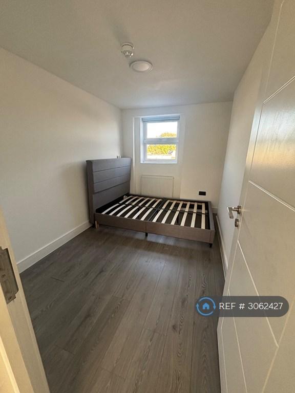 3 bedroom flat in Dalston, Dalston, E8 (3 bed) (#3062427)