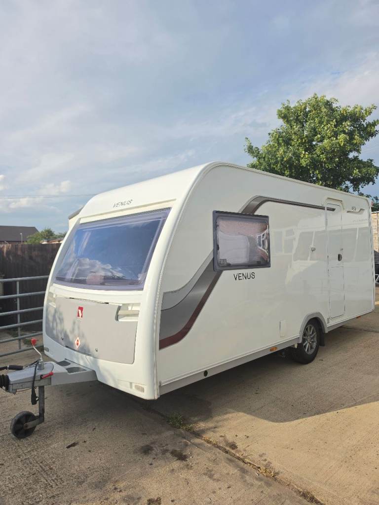 2016 lunar venus 460 + motor movers