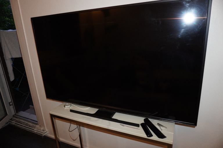 Hitachi 65” Smart TV for Sale – Excellent Condition