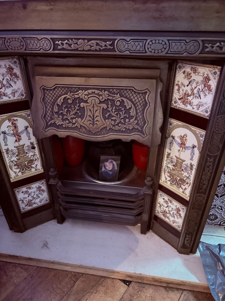Free Victorian cast iron antique tiled fireplace . Collection Epsom 
