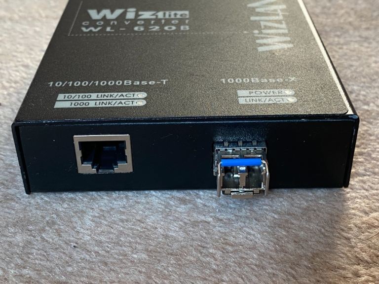 Gigabit Ethernet Fiber Media Converter with LC/SMF SFP (WizLAN WL-620B)