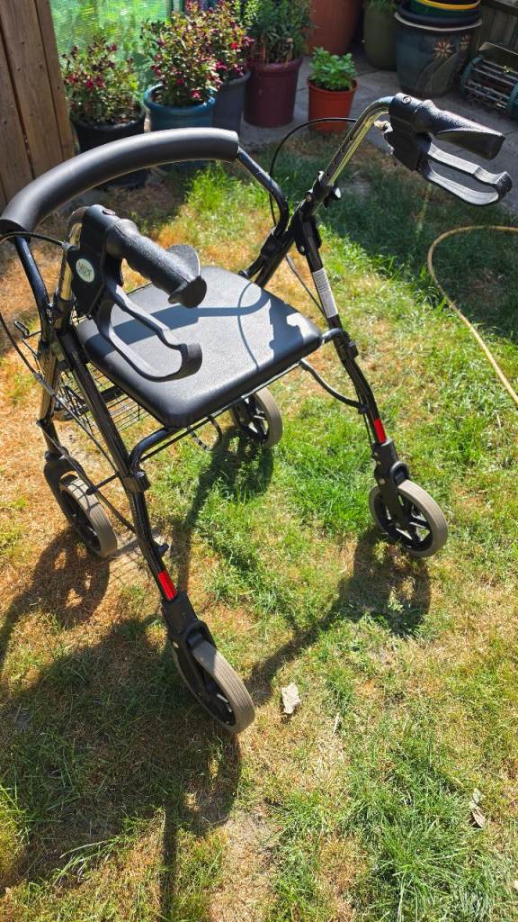 Rollator with Seat and Basket – Good Condition