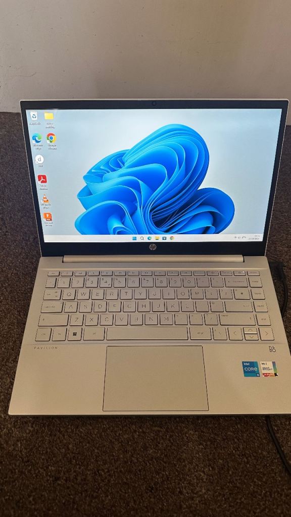 HP Pavilion 14-dv2513sa - 12th Gen i5 / 8GB / 512GB / 512GB SSD - Excellent Condition