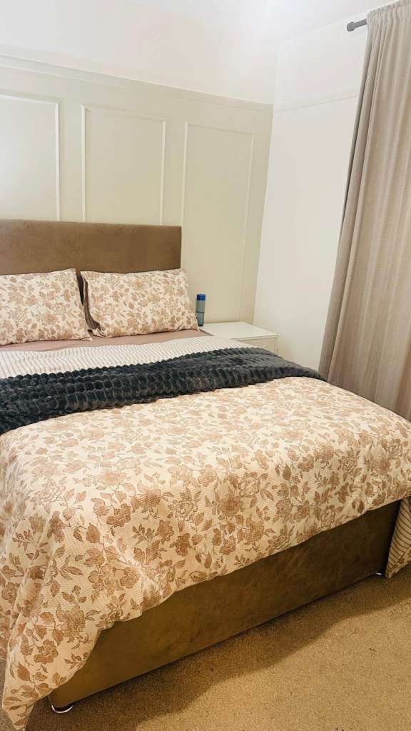 Room to Rent, A Great discount £850/month | £200 Deposit – Romford (Elizabeth Line),RM2 5UA