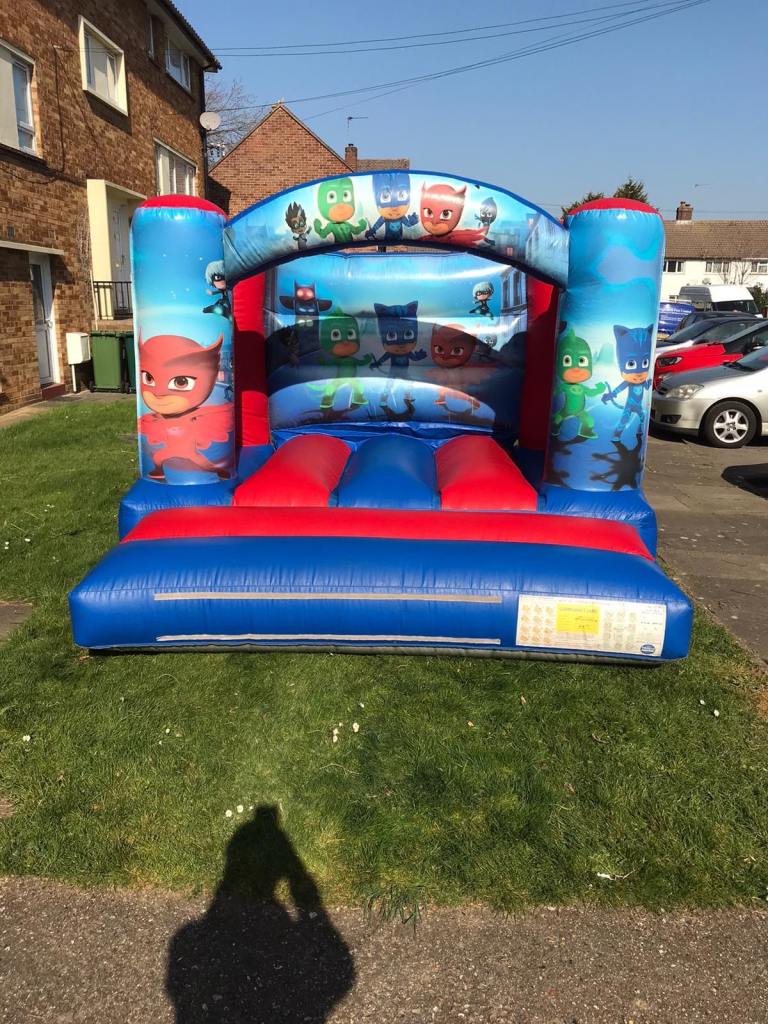 bouncy castles for hire 