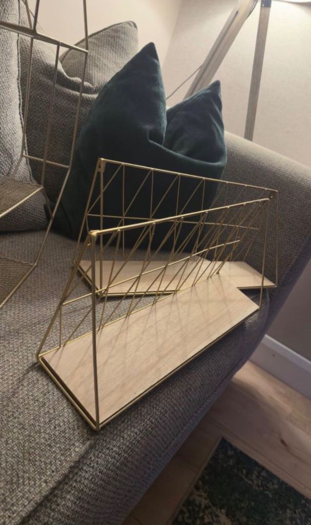 Set of three shelves 