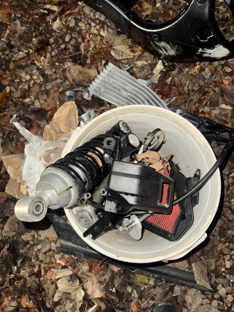 Breaking Kawasaki zx10r 2023 only covered 300 miles?